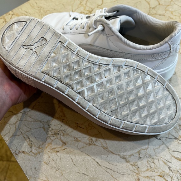 Women’s 8 Puma white on white Carina sneakers - Picture 3 of 4